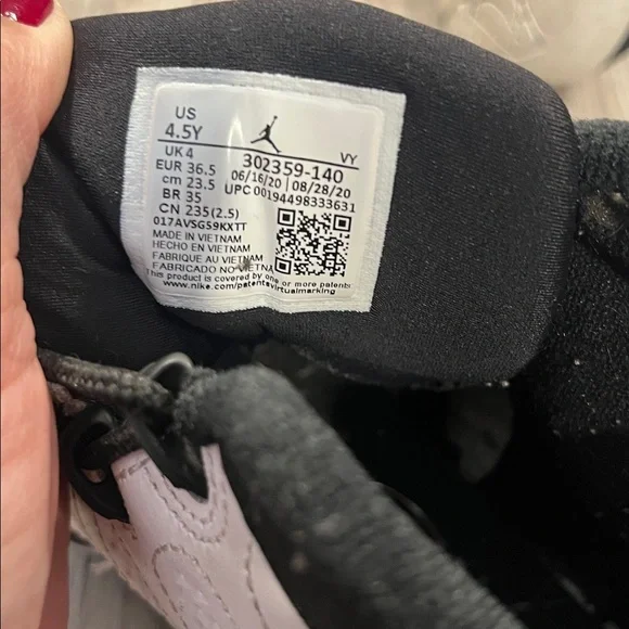 Jordan Retro Black and White High-Tops Size 4.5Y - Picture 8 of 8